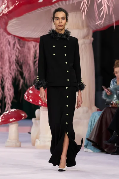 Look 18